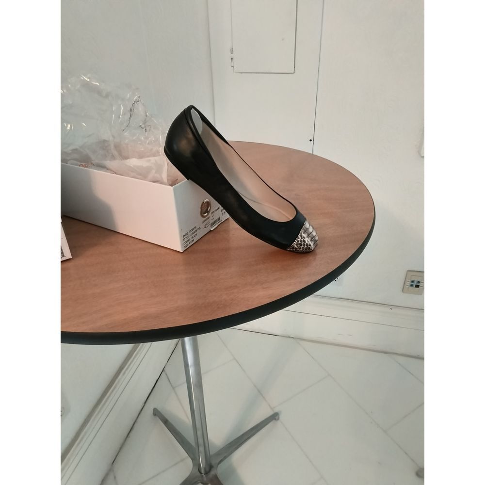 Michael Kors Odessa Flats - Black Leather brand new in box